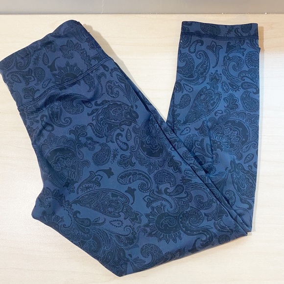 Lululemon Crop Leggings - Picture 6 of 7